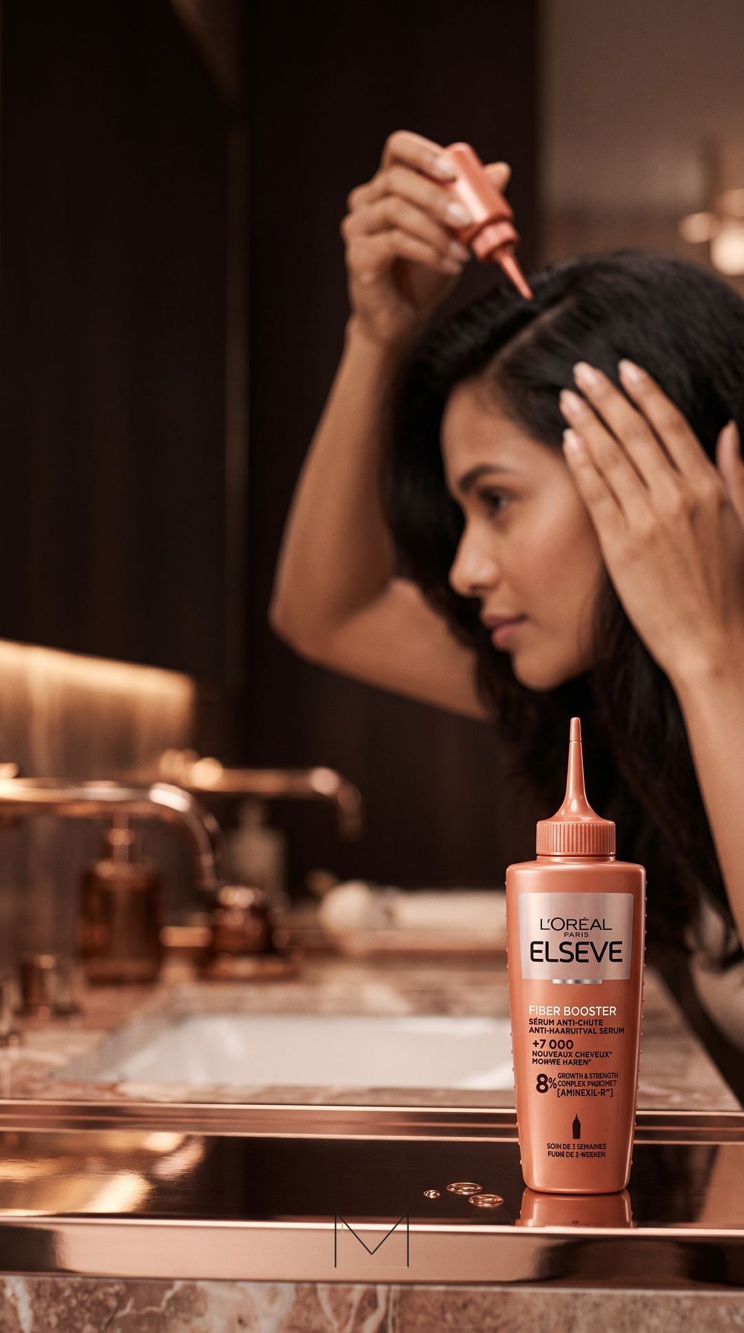 Application d’un sérum capillaire sur le cuir chevelu